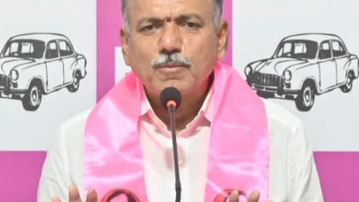 BRS accuses Congress of running illegal sand mining across Godavari Basin